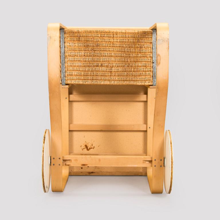 Alvar Aalto, tarjoiluvaunu, malli 900, Artek 1900-luvun lopulta.