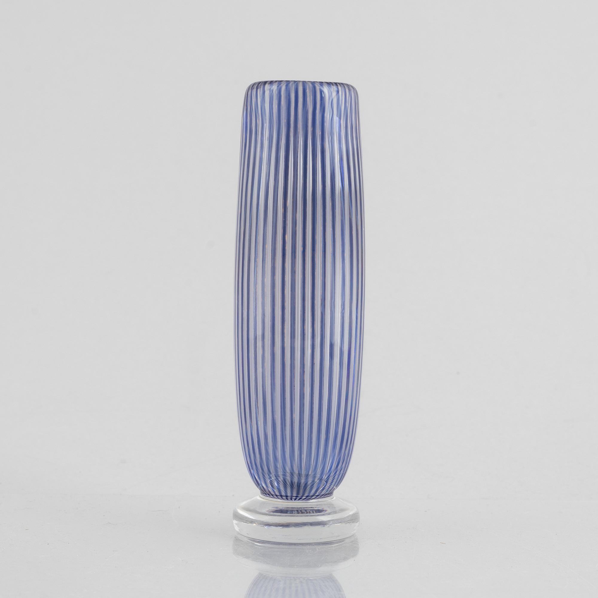 Edvin Öhrström, an 'Ariel' glass vase, Orrefors.