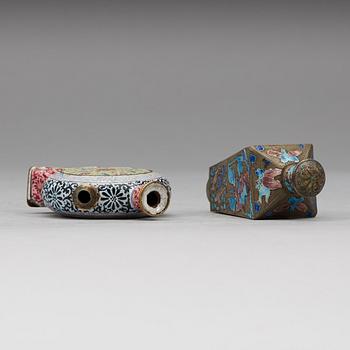 An enamel on copper and and enamel on silver snuff bottle, Qing dynasty, (1644-1912).