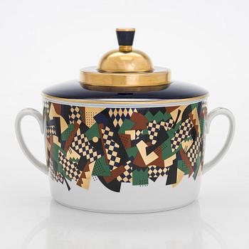 Heikki Orvola, serving bowl with lid, "Festivo", porcelain, Arabia 1980s.
