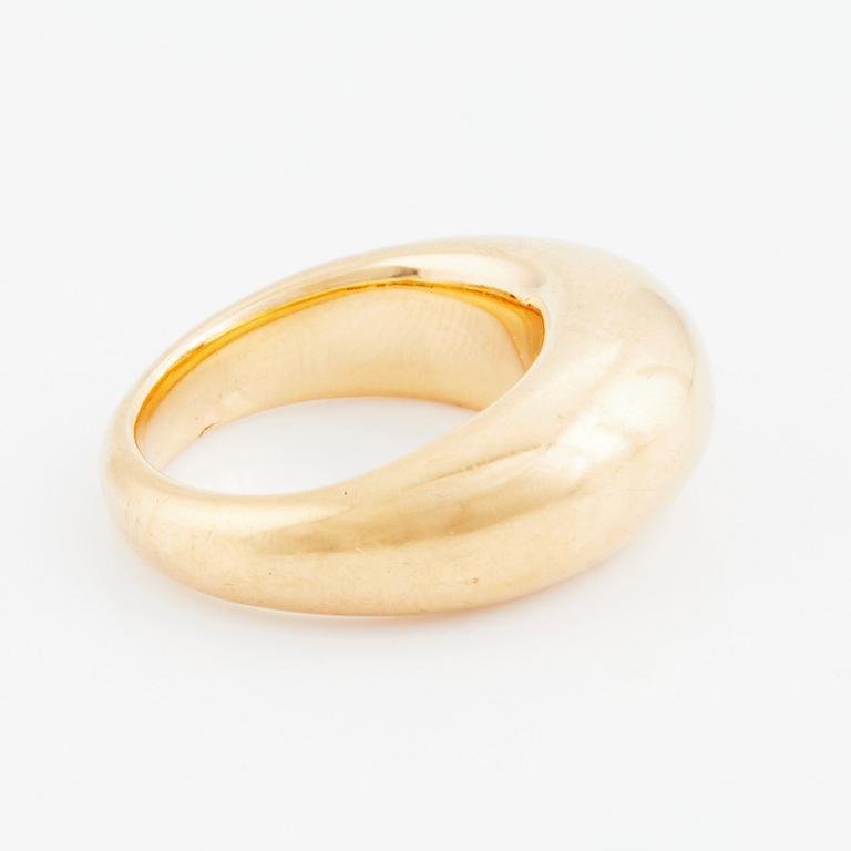 An 18K gold ring by Hedwig Westermark,  Stockholm 1991.