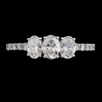 RING, 18 k vitguld, diamanter tot ca 1.13 ct.