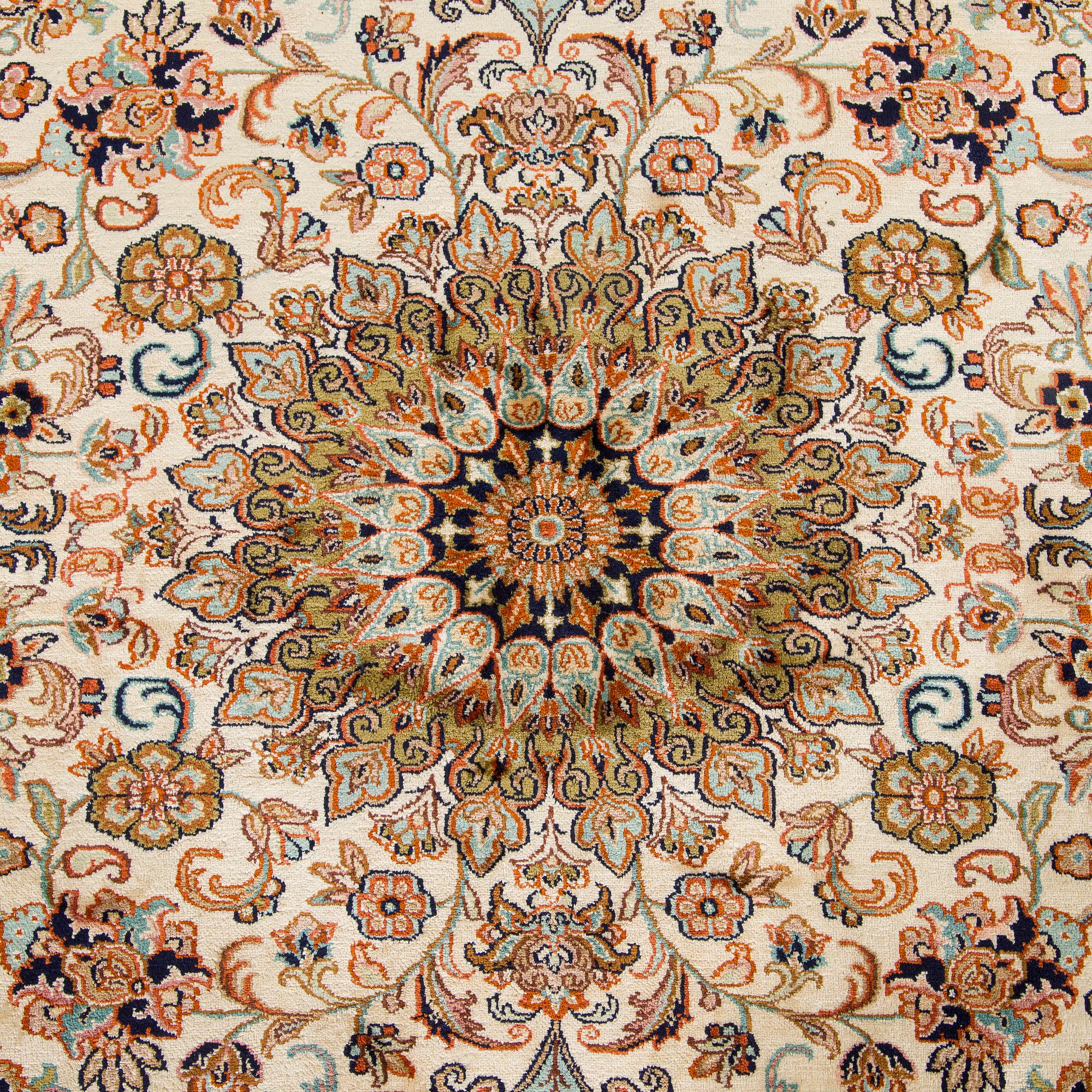 Matto, Kashmir, silkkiä, ca 255 x 202 cm.,.
