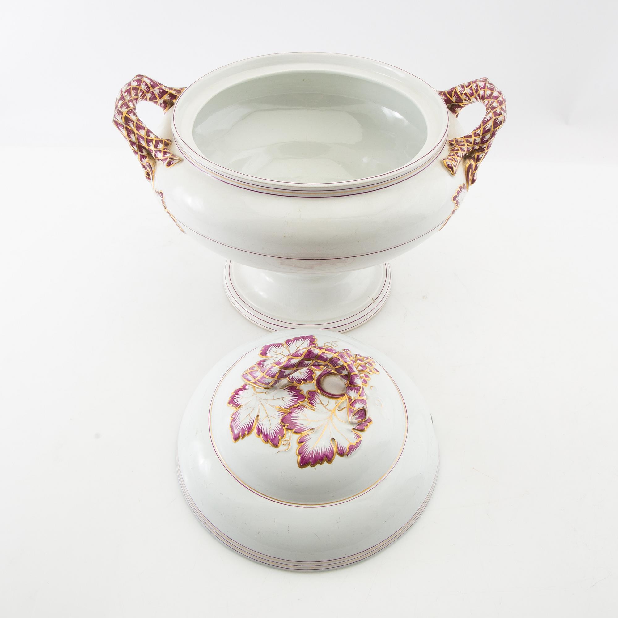 Tureen with lid early 20th century porcelain.