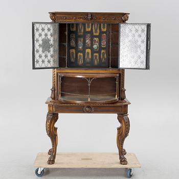 Barskåp, barockstil, 1900-talets första hälft.