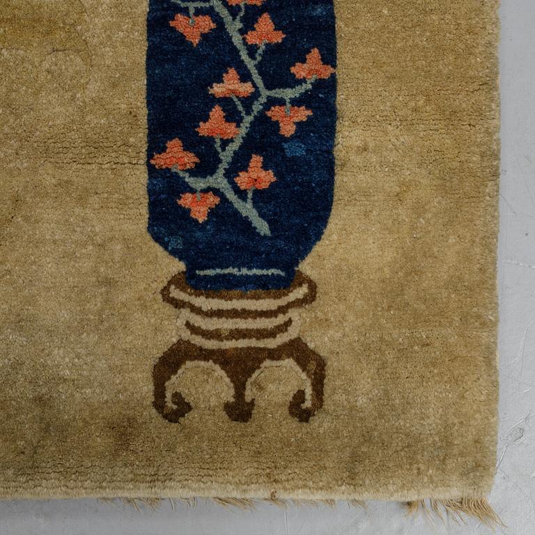 A rug, semi-antique China, ca 84 x 85 cm.