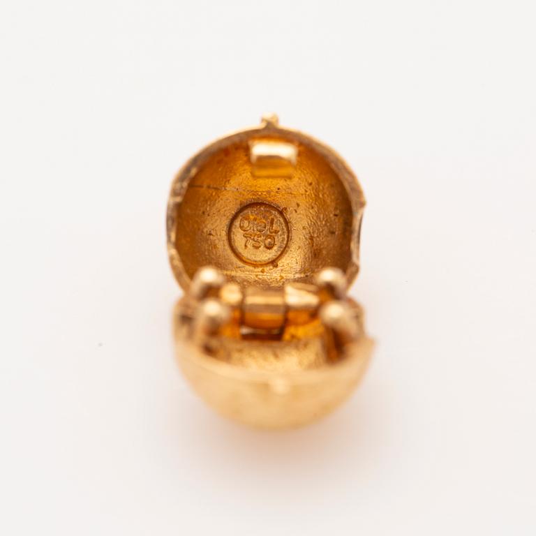 Ole Lynggaard, pendant 18K gold, with two stone collets with prongs, lapis lazuli and glass.