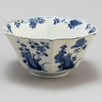 A blue and white six sided bowl, Qing dynasty, Kangxi (1662-1722).