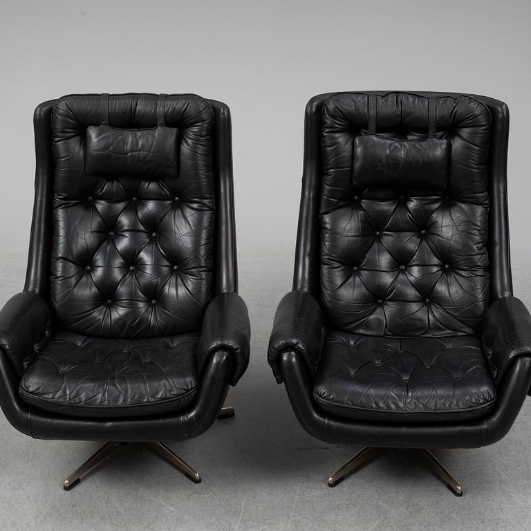 A pair of leather wivel chairs from PeeM, Finland, 1970's.
