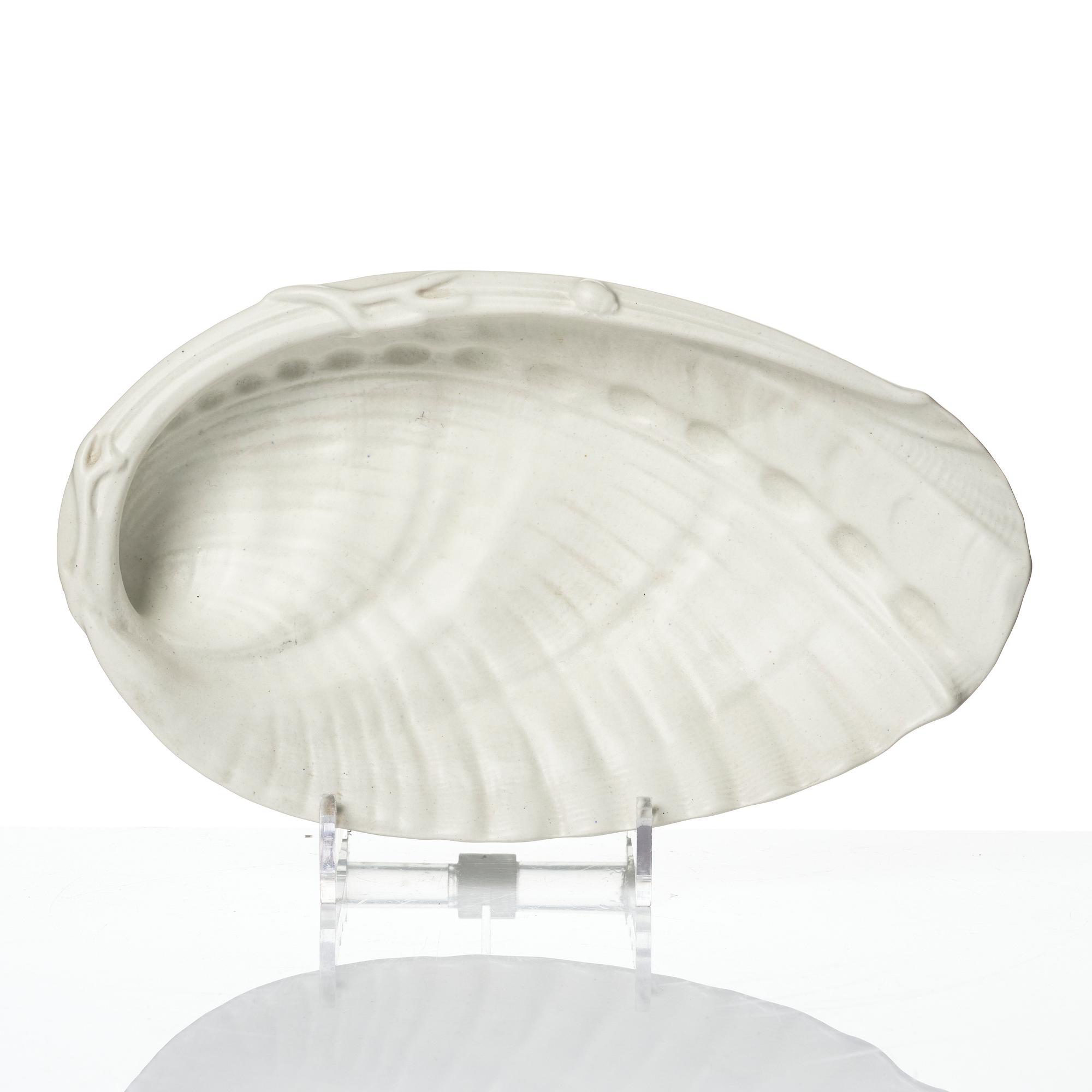 Wilhelm Kåge, 15 pieces of "Carrara" and "Gold Carrara" stoneware dishes, Gustavsberg, Sweden, 1930s/40s.