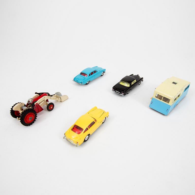 CORGI TOYS samt DINKY TOYS, 13 delar, England, 1960-tal.