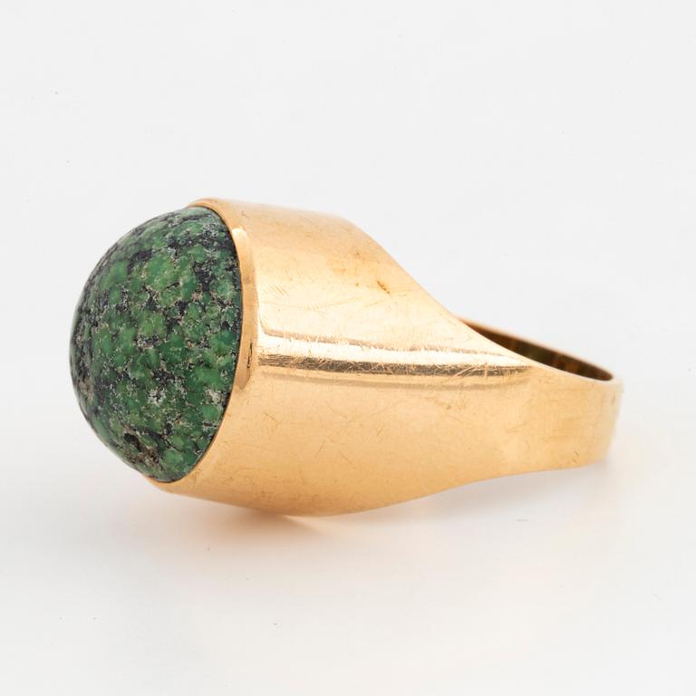 Ring Stigbert 18K guld med grön sten.