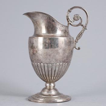 GRÄDDKANNA, silver, empire, Johan Petter Grönvall, Stockholm 1826. Vikt ca 216 gram.