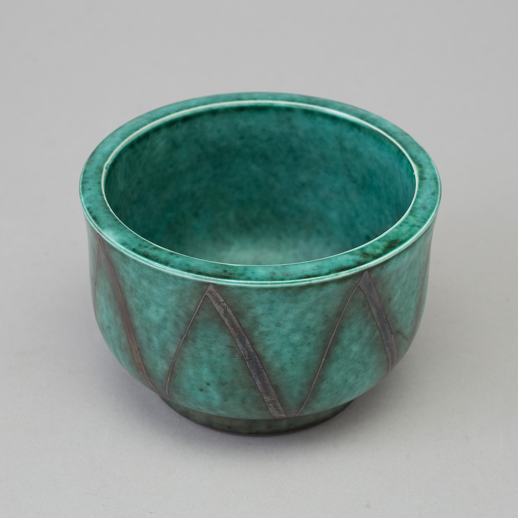 WILHELM KÅGE, an 'Argenta' stoneware bowl from Gustavsberg, 1930's/40's.