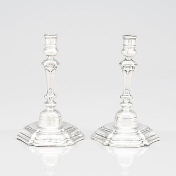 Petter Lund, ljusstakar, silver, ett par, Stockholm 1758. Senbarock.