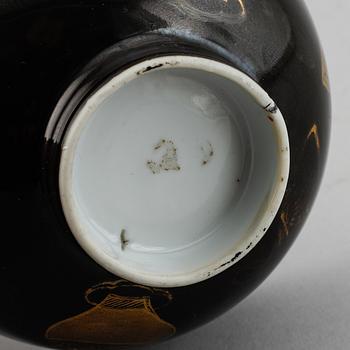 A black glazed bowl, Qing dynasty, 18th Century.