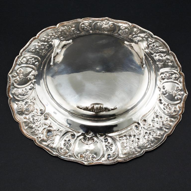 A 20th century silver plate from Egypt. Weight 412 g.