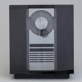 STEREO med tillbehör, "Beocenter 2300", design David Lewis, Bang & Olufsen, Danmark, tillverkad mellan 1991-2000.