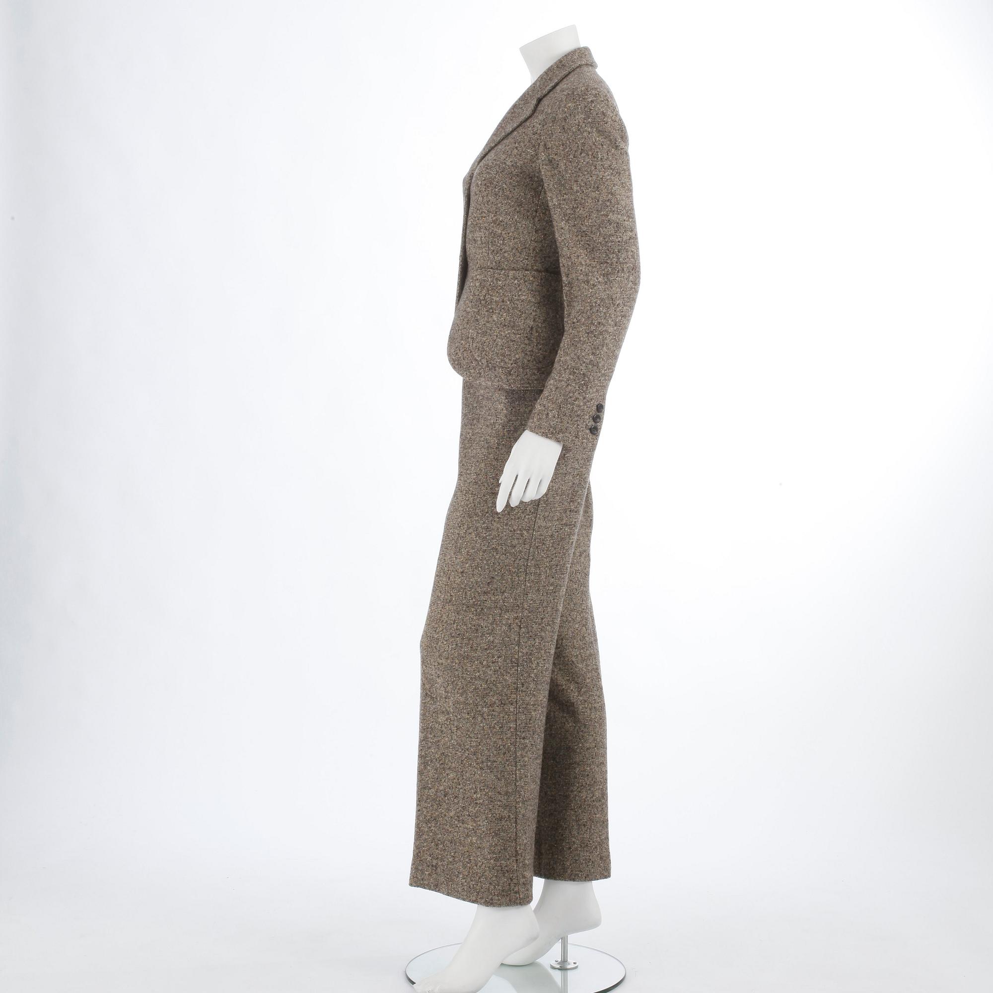 MAX MARA, dräkt bestående av kavaj och byxor, storlek 38 respektive 42.