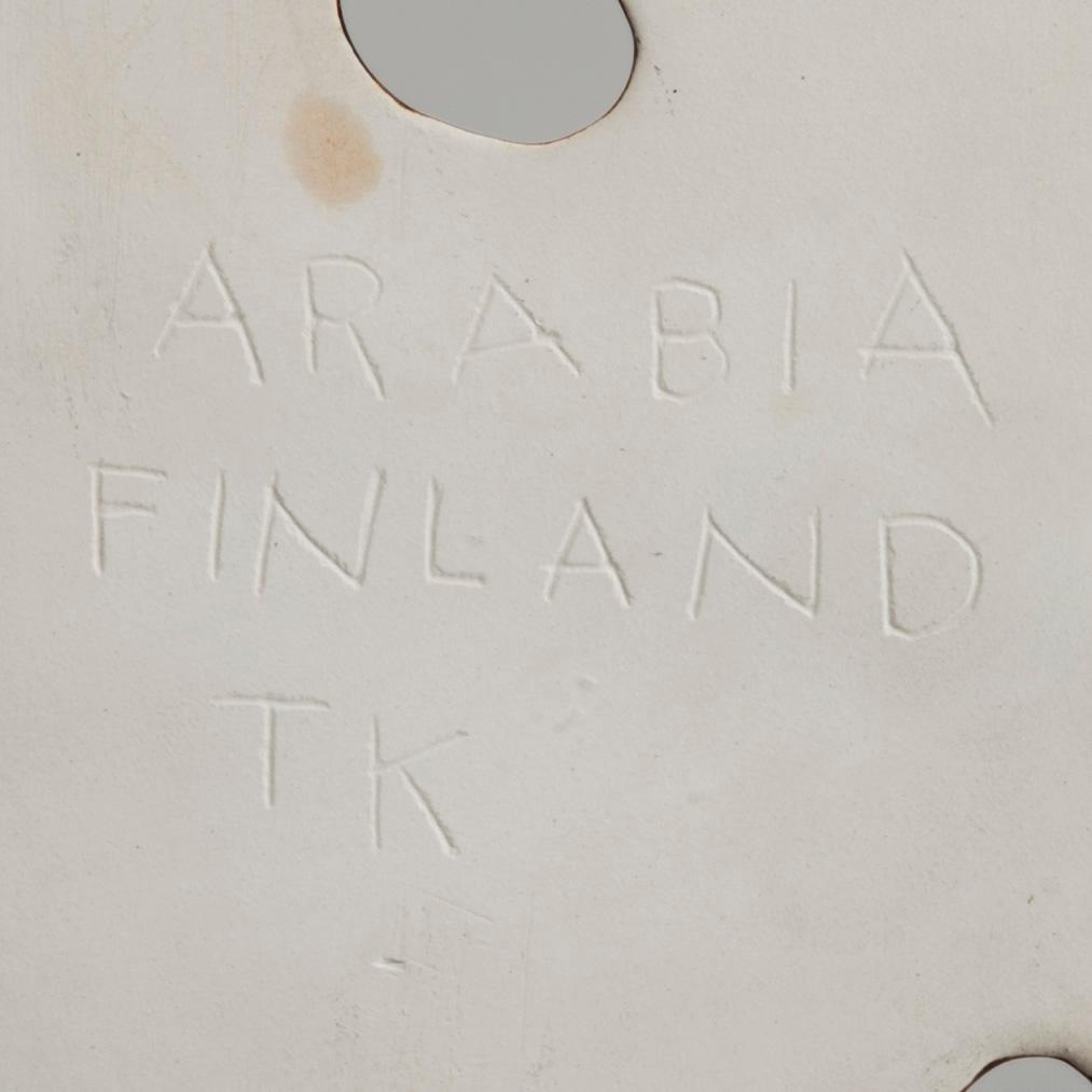 RELIEFI, keramiikkaa, Taisto Kaasinen, signeerattu massaan Arabia Finland TK.