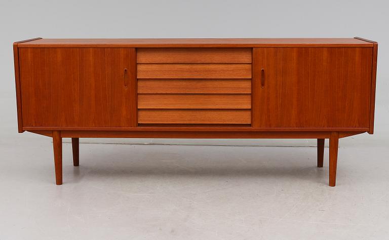SIDEBOARD, "Trio", Nils Jonsson, Troeds, 1900-talets andra hälft.