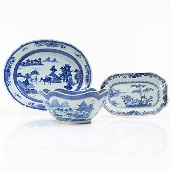 Three blue and white porcelain pieces, China, Qianlong (1736-95) and Jiaqing (1796-1820).
