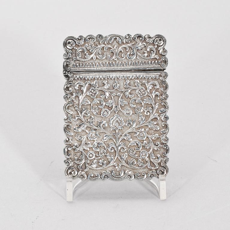 VISITKORTSHÅLLARE, silver. Orientaliskt, 1900-talets början. Ca 135 gr.