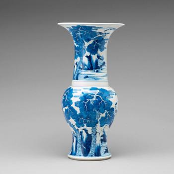 801. A blue and white vase, Qing dynasty, Kangxi (1662-1722).