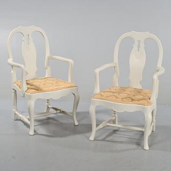 KARMSTOLAR, ett par, rokokostil, 1900-talets andra hälft.