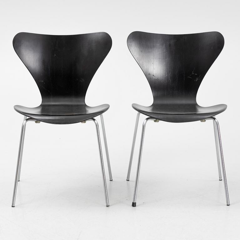 Arne Jacobsen, a set of six model 'Seven' chairs, Fritz Hansen, Denmark.