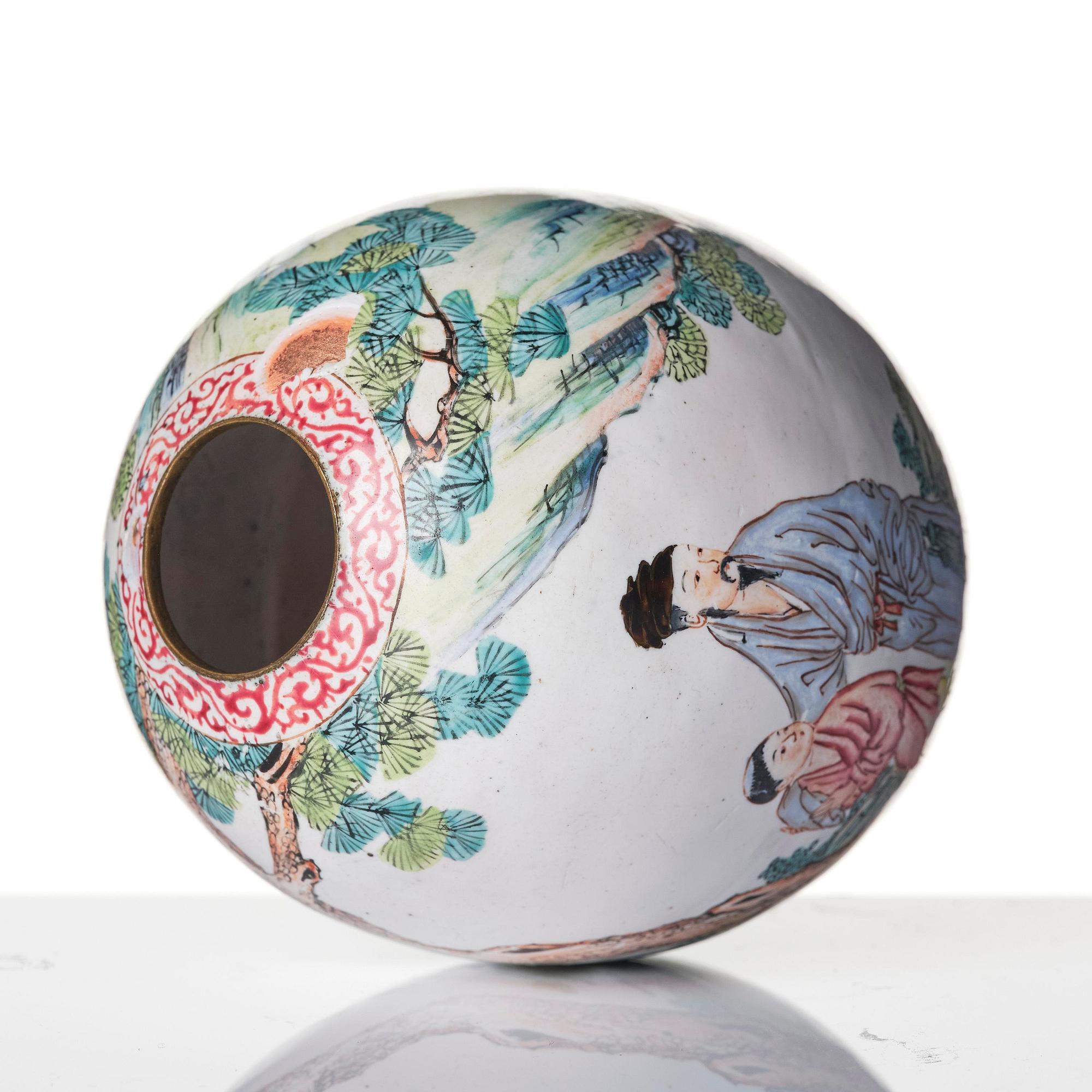 Vas, emalj på koppar. Qingdynastin, 1700-tal.