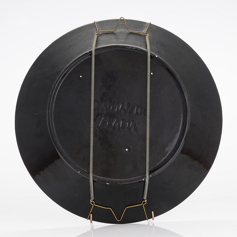 Birger Kaipiainen, a decorative ceramic plate signed Kaipiainen Arabia.