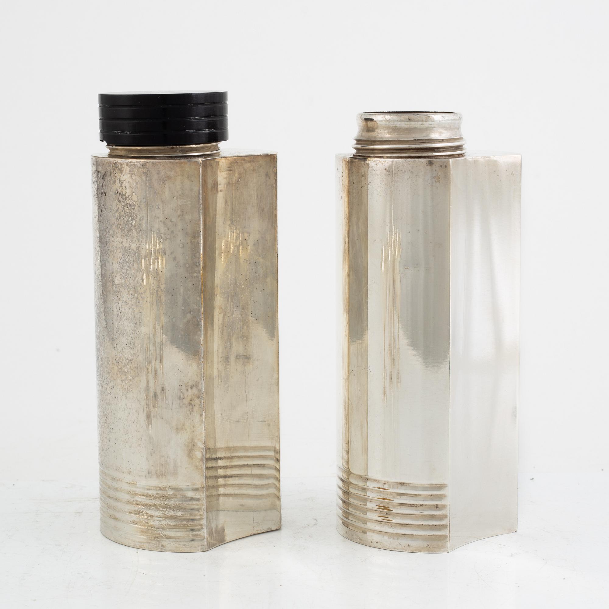 Folke Arström, eight silver plate cocktail glasses and a shaker, GAB.