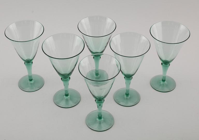 VINGLAS, 6 st, grönt glas, sannolikt Simon Gate.