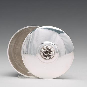 Harald Nielsen, skål med lock och fat, Firma Georg Jensen, Danmark 1933-44, design nr 610, sterling.