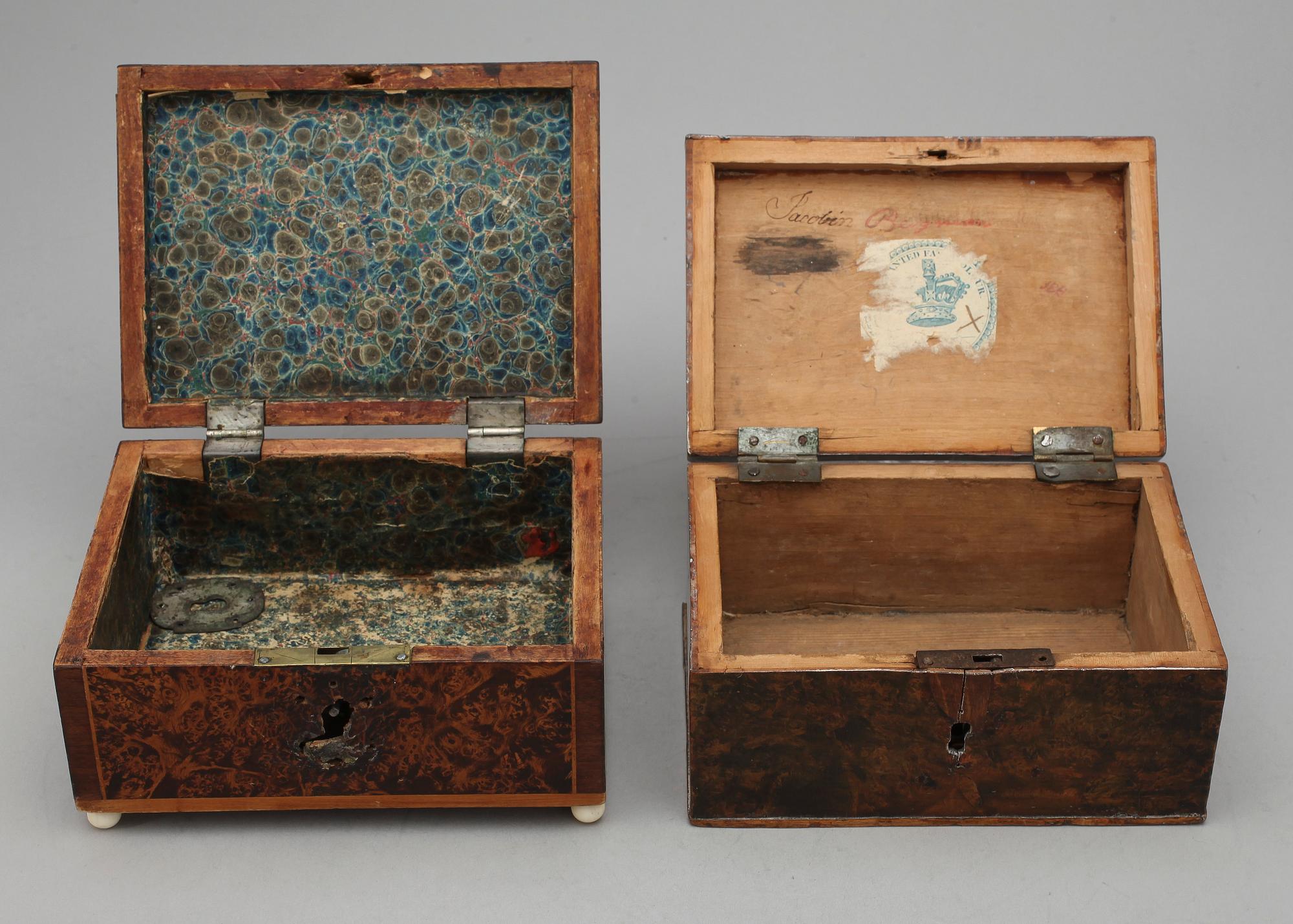 SKRIN, 2 st, rotfanér, 1800-tal.