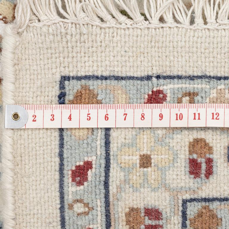 Matta, Nain, ca 305 x 245 cm.