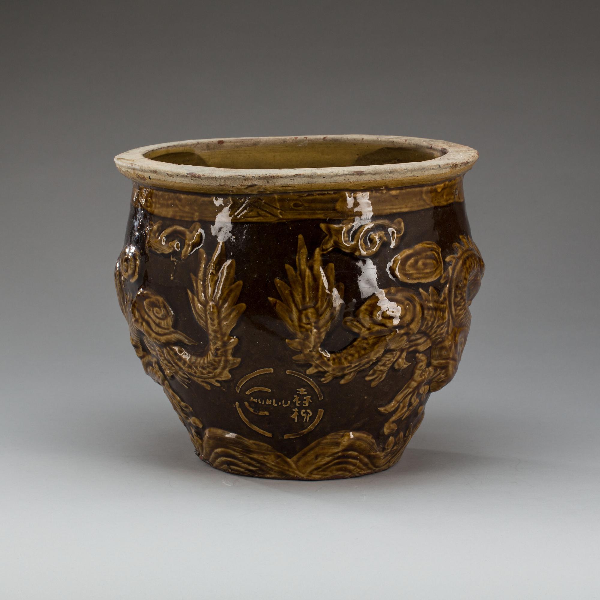 URNA, lergods, Kina, 1900-tal.
