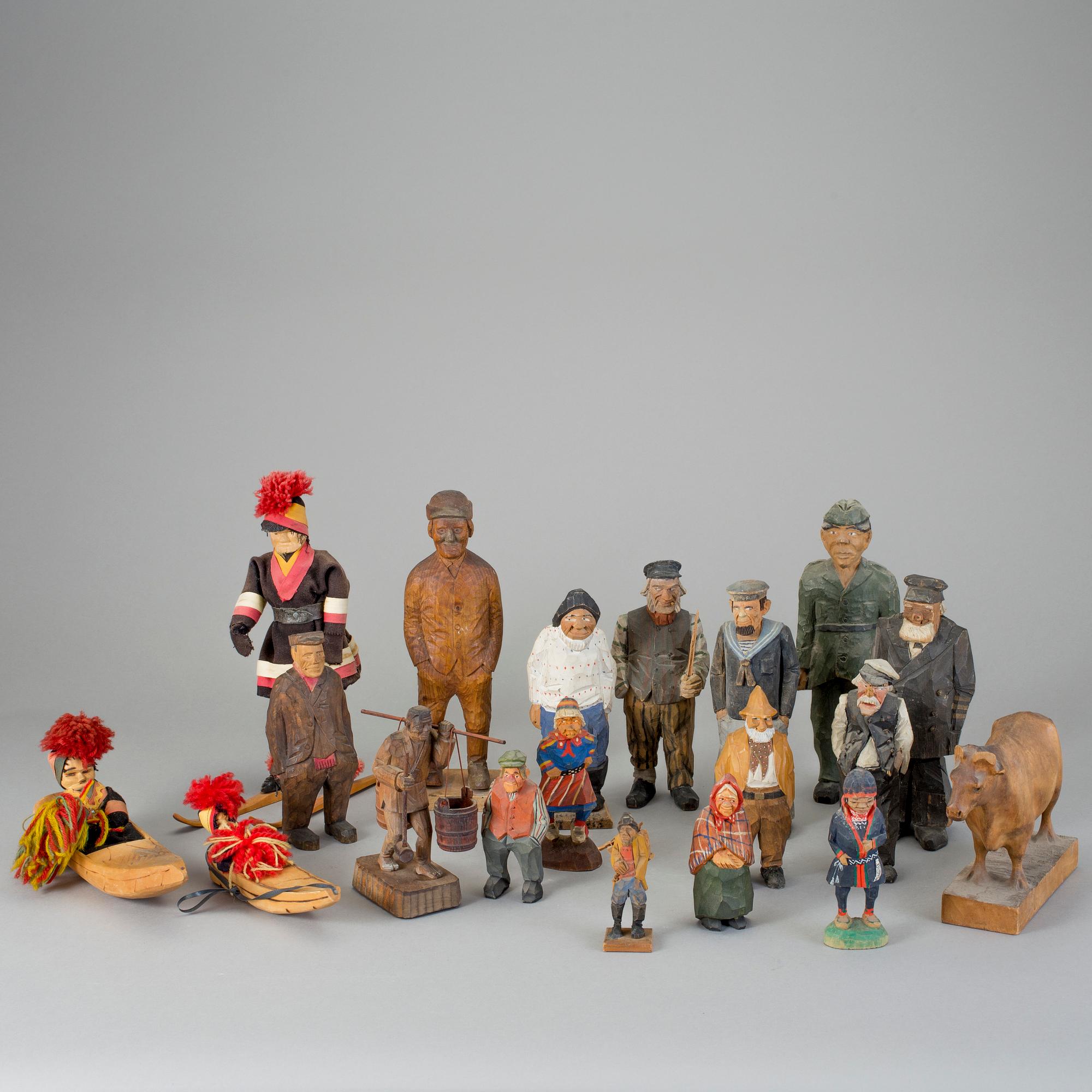 TRÄFIGURER 19 st, omkring 1940-50-tal.
