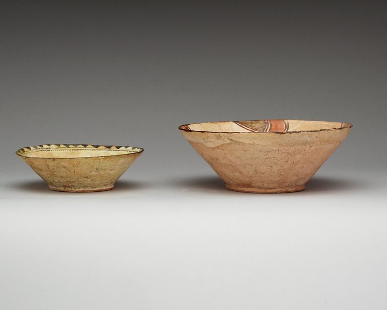BOWLS, 2 pieces. Diameter 28,5 and 20,5 cm. Samarqand, Transoxiana 10th century.