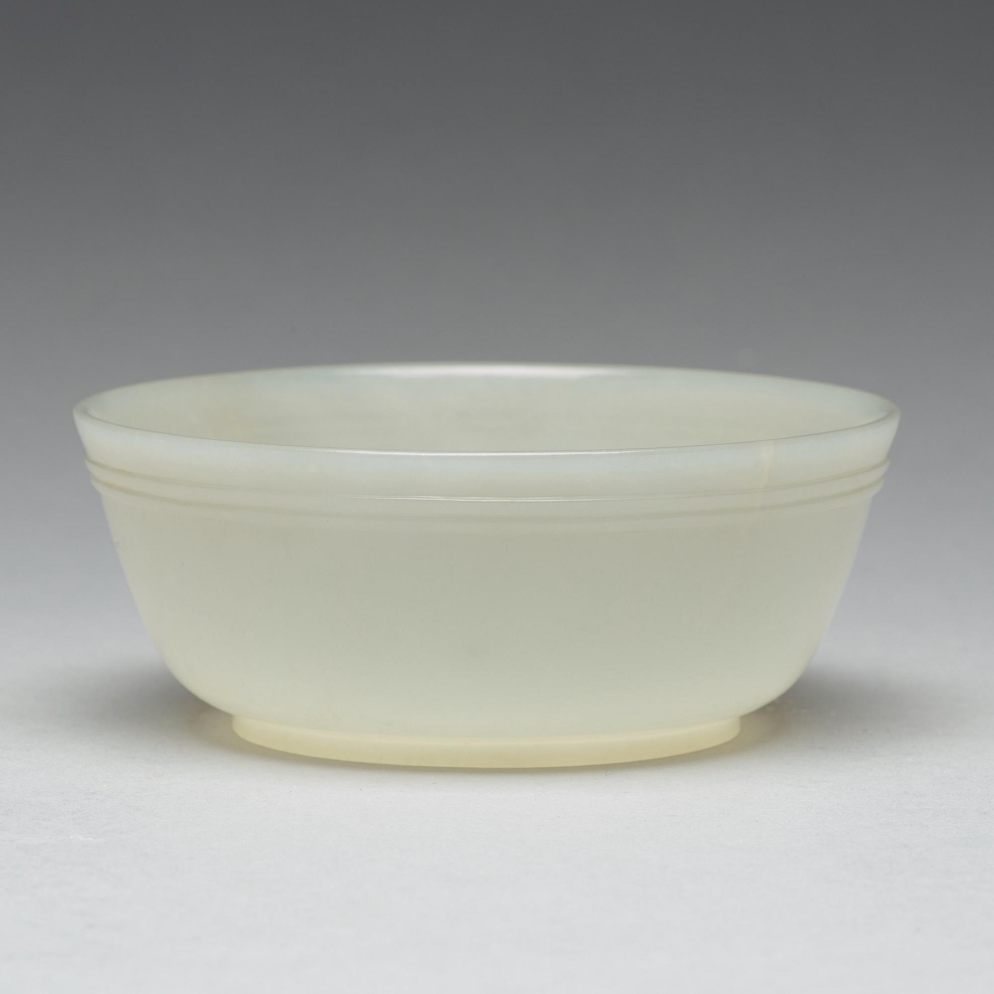 A nephrite bowl, Qing dynasty, circa 1900.