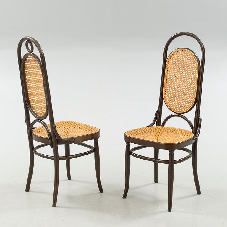 A diningroom furniture set of 7 pieces by Thonet from the second half of the 20th century.