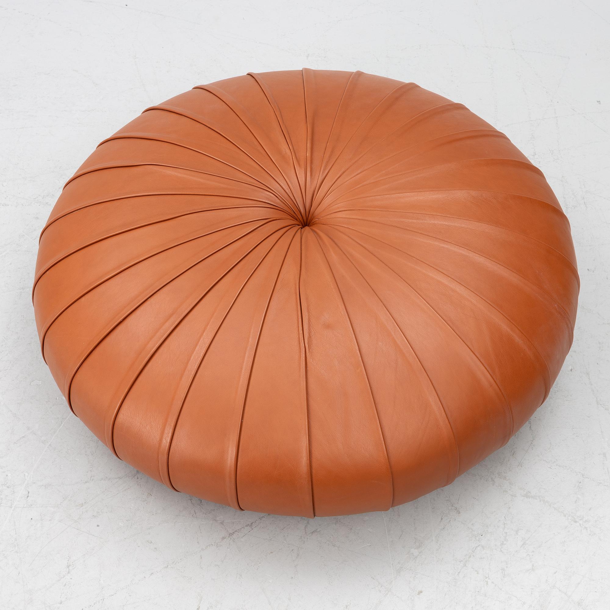 Sittpuff, "Esedra", Monica Förster.