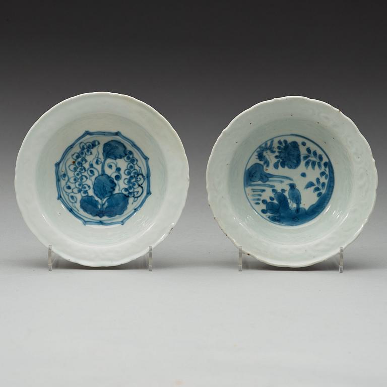 A group of six blue and white dishes, Ming dynasty, Wanli (1572-1620).