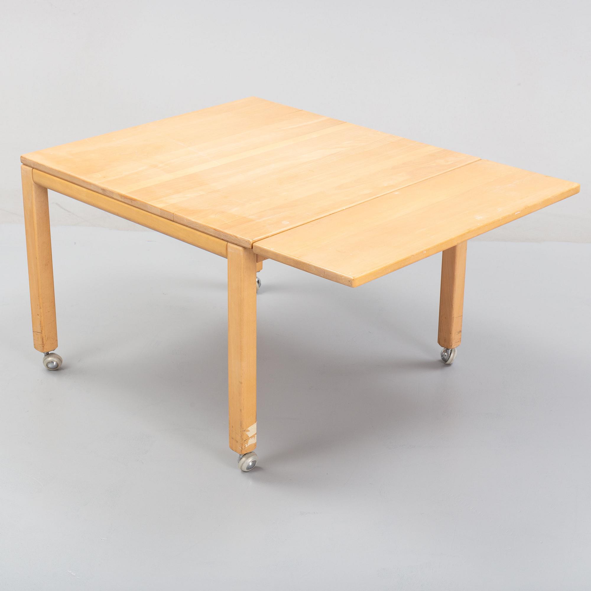A beech coffee table, Haslev Møbler, second half of the 20th Century.