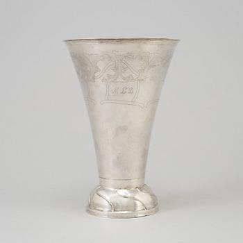 a silver vase by Christoffer Nordin Hudiksvall 1829.