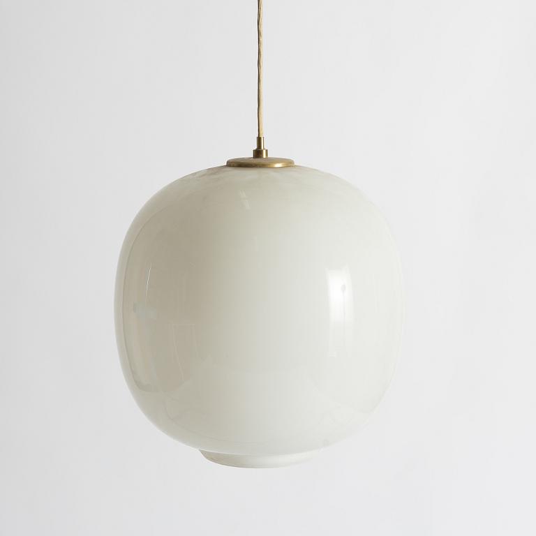 Vilhelm Lauritzen, taklampor, ett par, "VL45 Radiohuspendeln", Louis Poulsen, Danmark, 1900-talets första hälft.