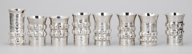 GLAS / BÄGARE, 8st, sterling silver, Lars Arby, Göteborg, 1974. Totvikt 1027g.