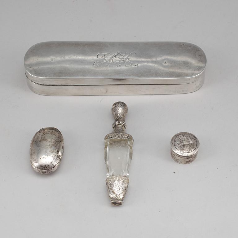 PARTI SILVER, 4 delar, silver, bland annat en dosa av Carl August Löndberg, 1862. Vikt ca 240 gram.