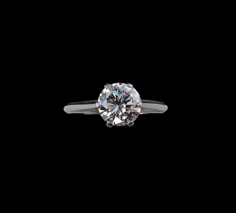 A RING, brilliant cut diamond 2.02 ct, H/vvs-vs. 18K white gold. N. Westerback Helsinki 1974. Weight 4,2 g.